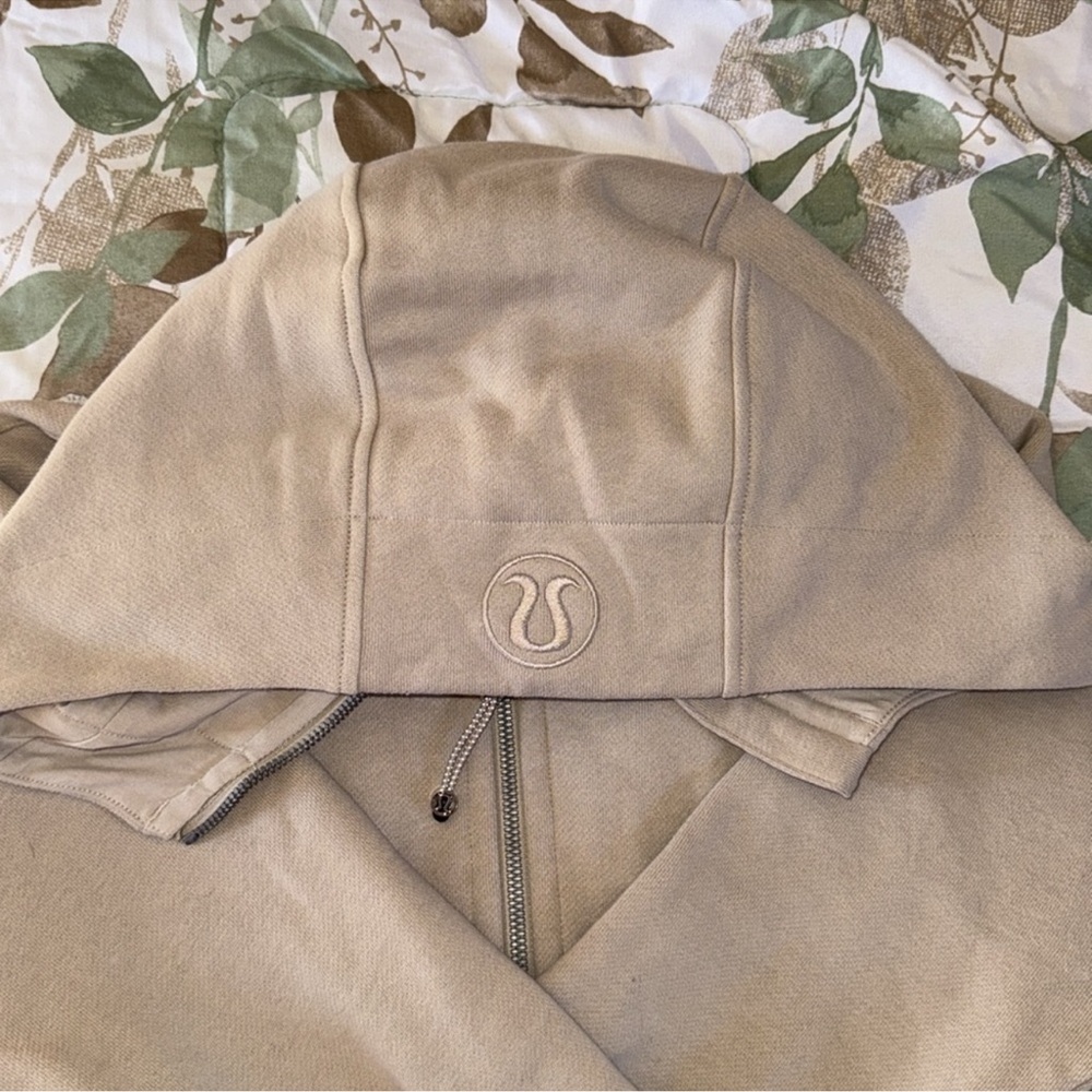 Lululemon Scuba cropped Tan Hoodie
